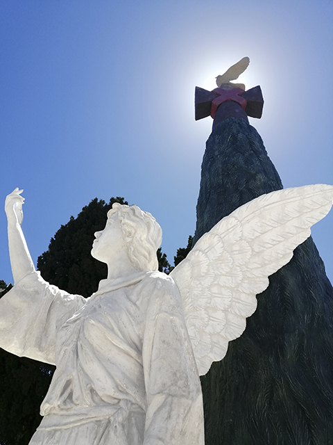 Escultura-de-Angel-y-cipres-para-Panteon.Vista_.